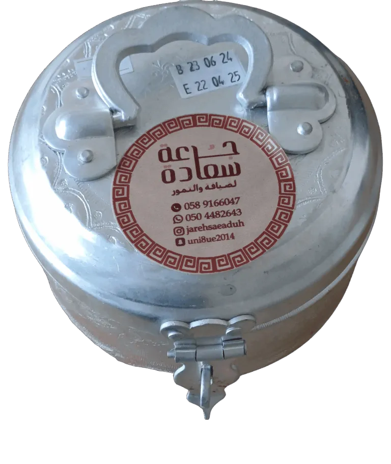 Dates with cardamom and saffron, small tin box - a luxurious gift box for a special occasion.